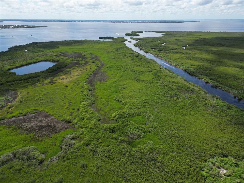 En Venta: $380,000 (0.64 acres)