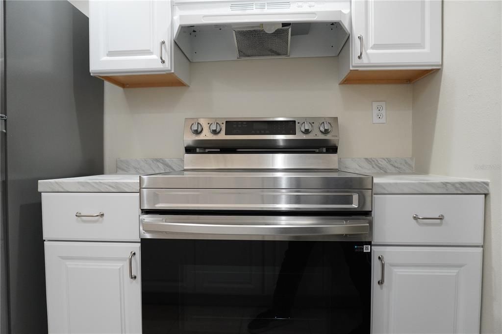 合同活跃: $109,000 (1 贝兹, 1 浴室, 650 平方英尺)