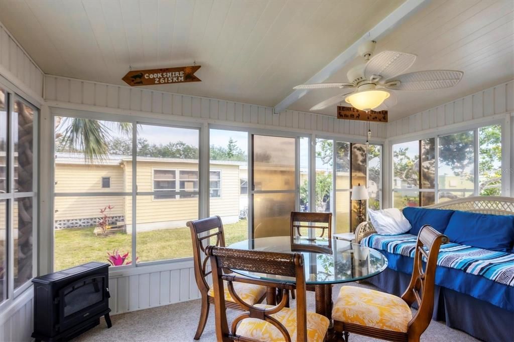 For Sale: $155,500 (2 beds, 2 baths, 960 Square Feet)