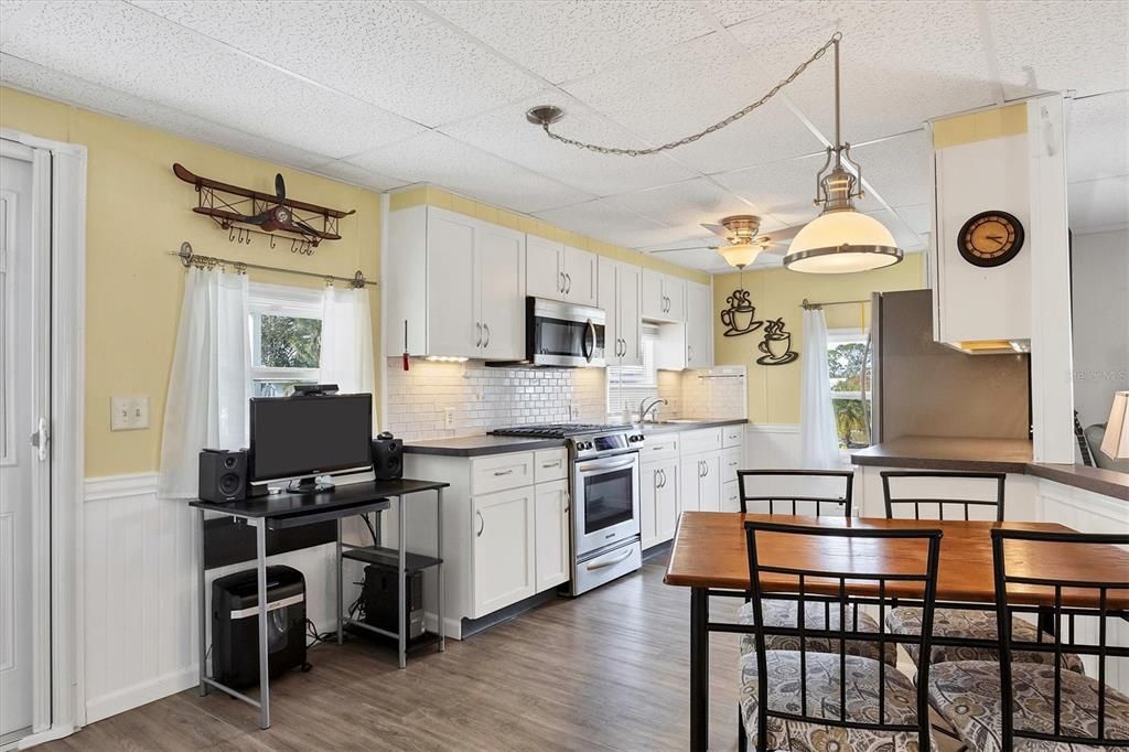 For Sale: $155,500 (2 beds, 2 baths, 960 Square Feet)