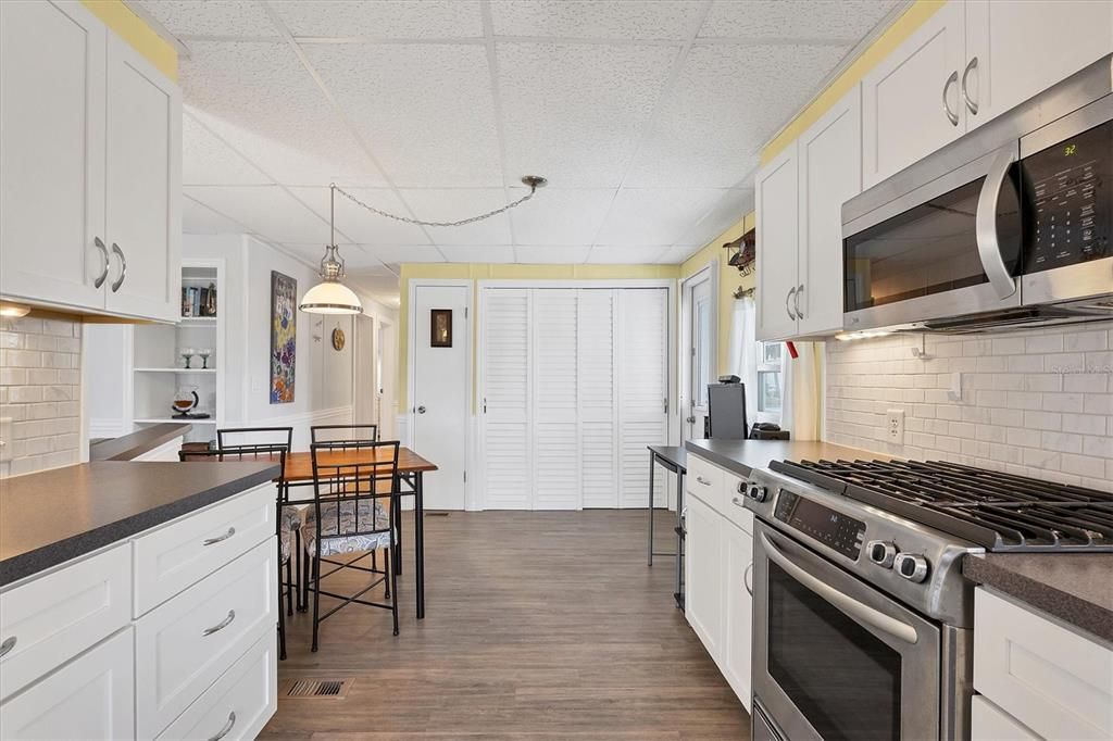 For Sale: $155,500 (2 beds, 2 baths, 960 Square Feet)