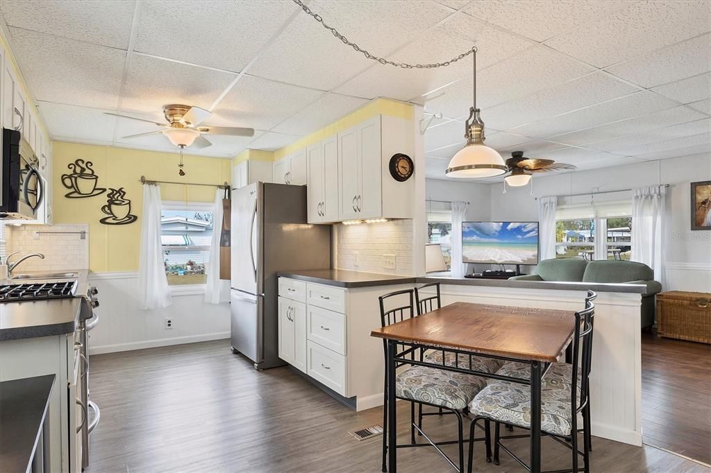 For Sale: $155,500 (2 beds, 2 baths, 960 Square Feet)