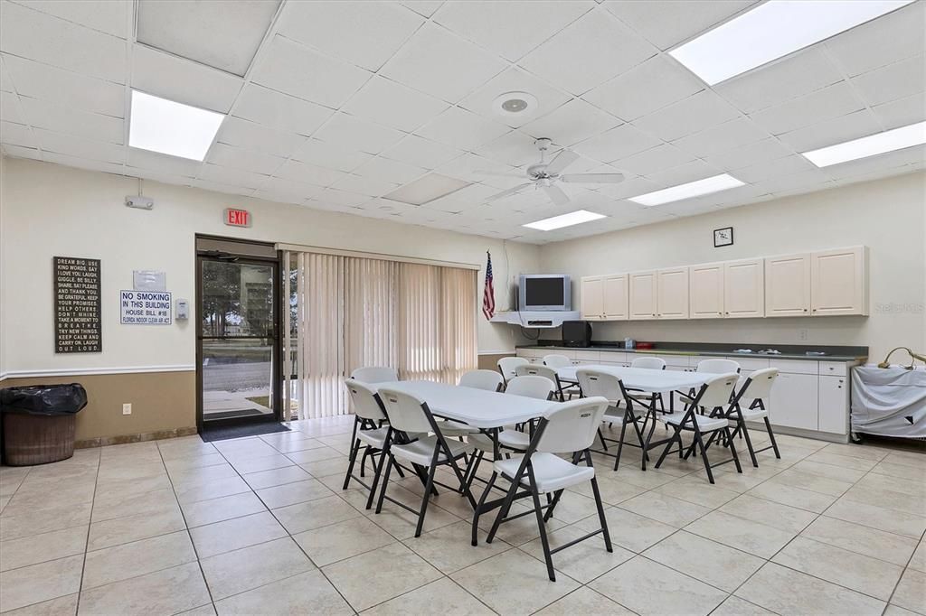 For Sale: $155,500 (2 beds, 2 baths, 960 Square Feet)
