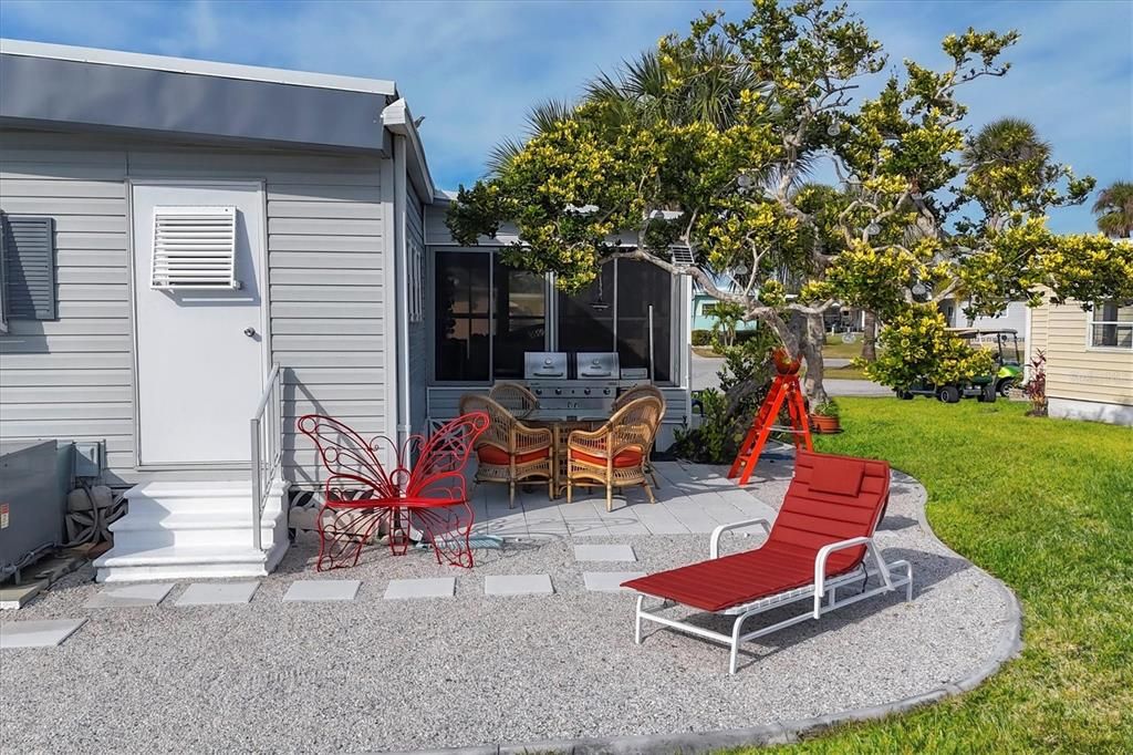 For Sale: $155,500 (2 beds, 2 baths, 960 Square Feet)
