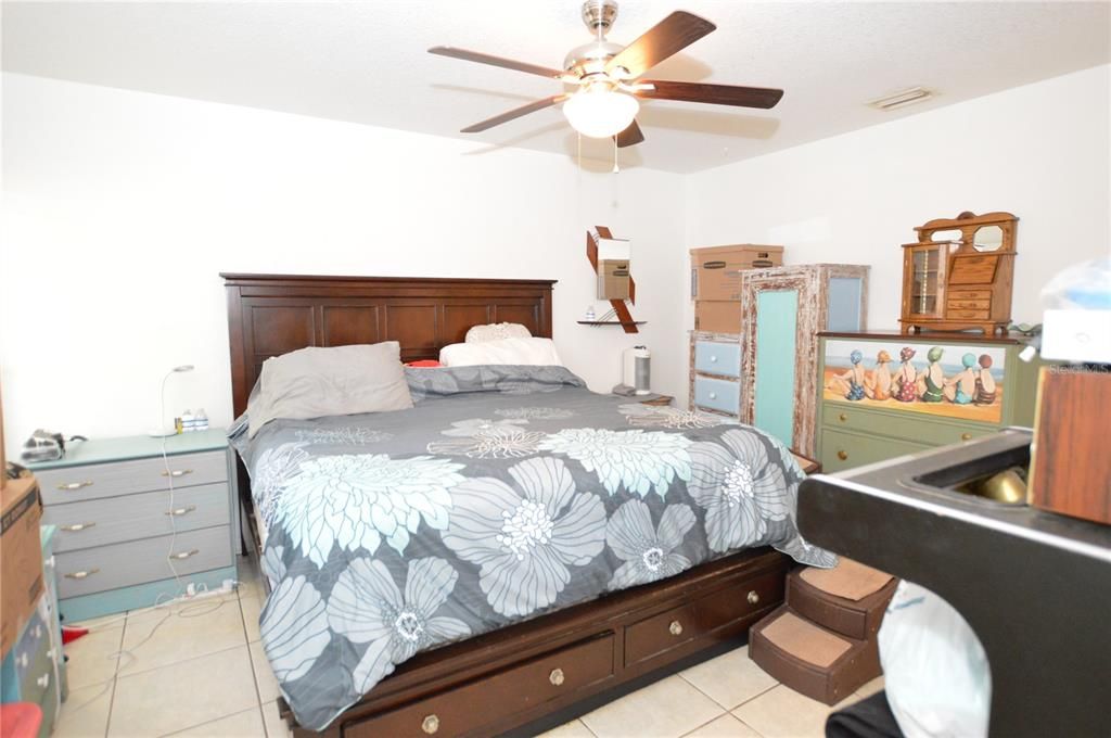 Active With Contract: $269,900 (3 beds, 2 baths, 1888 Square Feet)