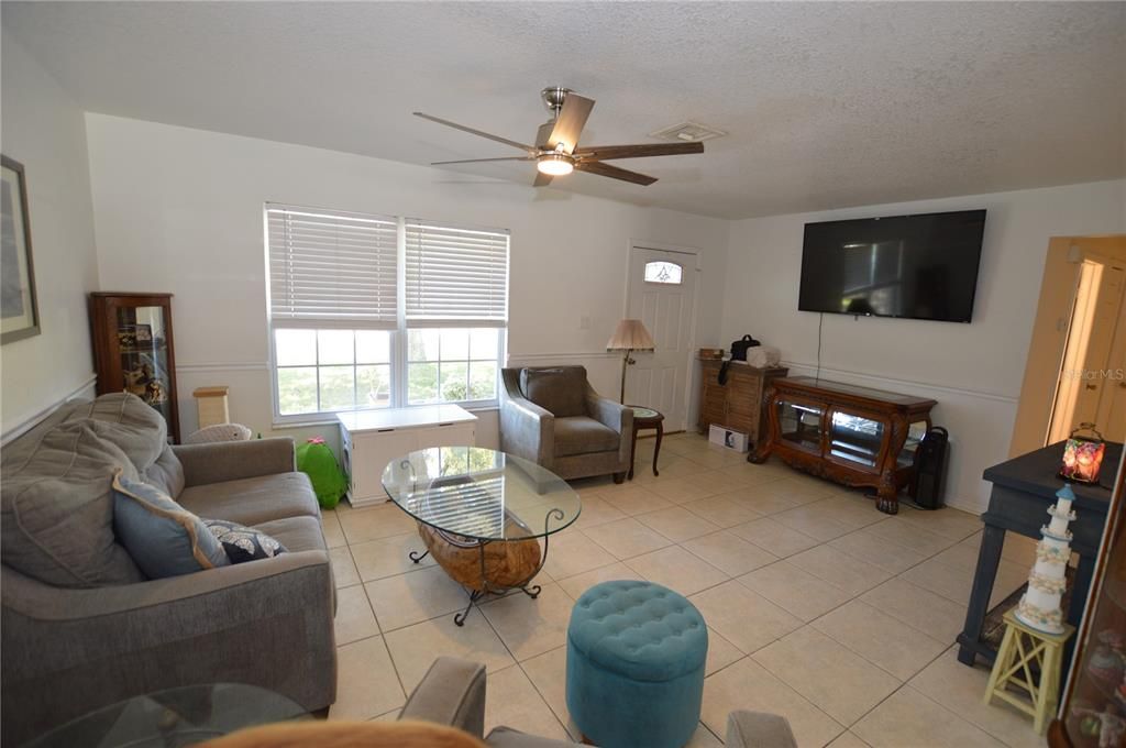 Active With Contract: $269,900 (3 beds, 2 baths, 1888 Square Feet)