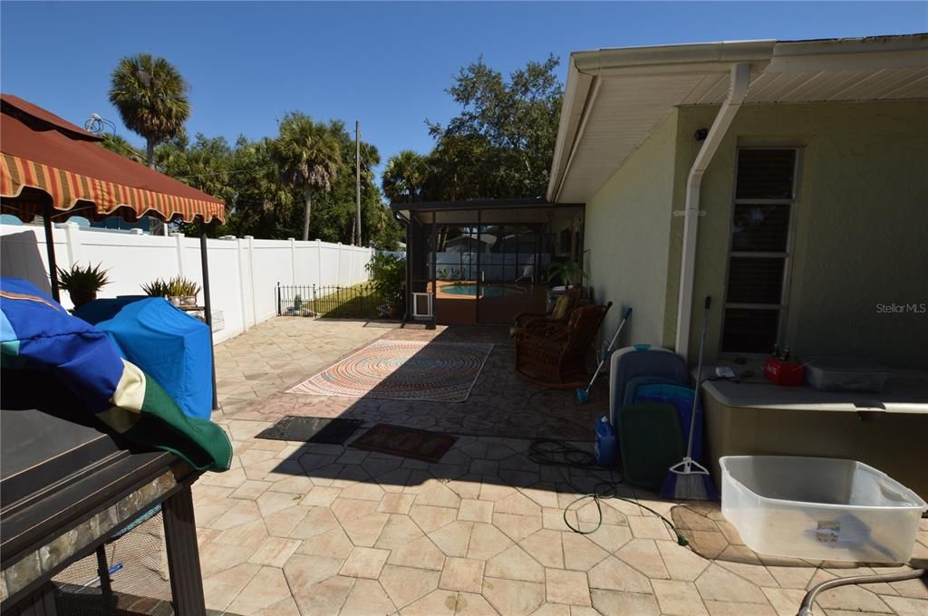 Active With Contract: $269,900 (3 beds, 2 baths, 1888 Square Feet)