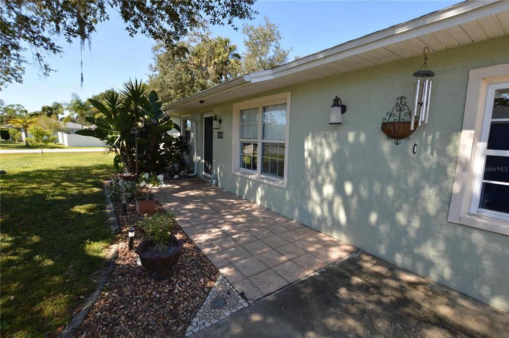 Active With Contract: $269,900 (3 beds, 2 baths, 1888 Square Feet)