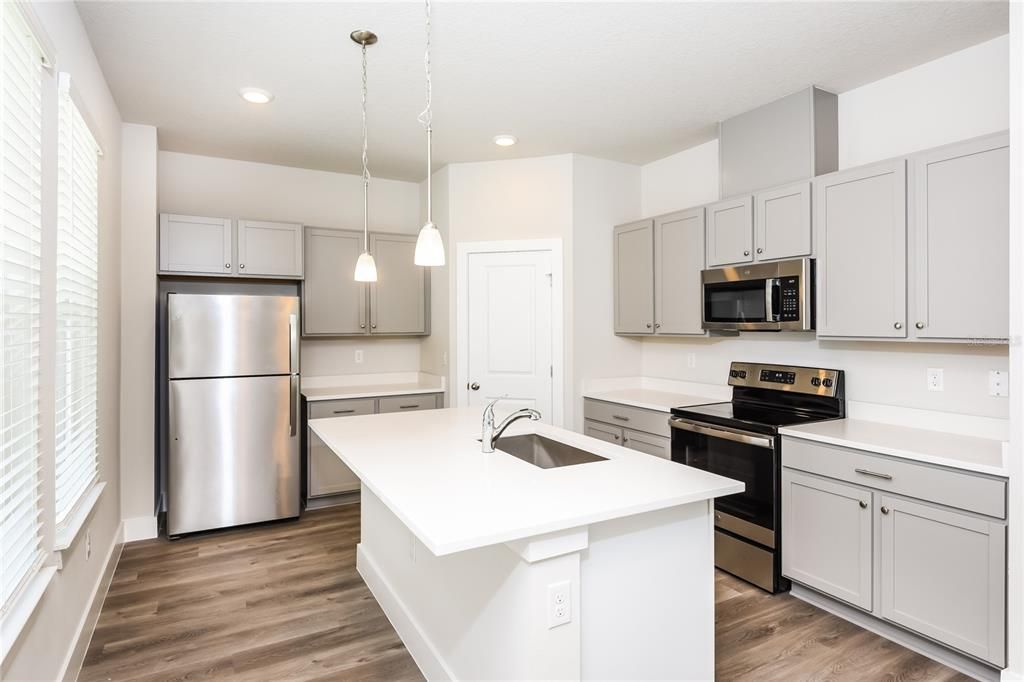 For Rent: $2,345 (2 beds, 2 baths, 1823 Square Feet)