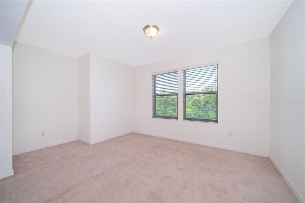 合同活跃: $2,100 (4 贝兹, 2 浴室, 2414 平方英尺)