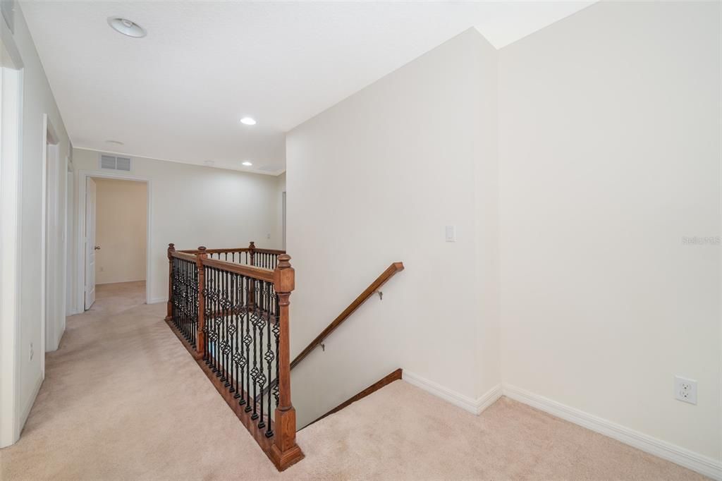 合同活跃: $2,100 (4 贝兹, 2 浴室, 2414 平方英尺)