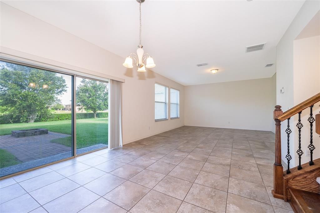 合同活跃: $2,100 (4 贝兹, 2 浴室, 2414 平方英尺)