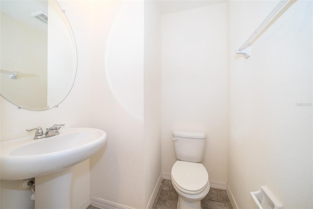 合同活跃: $2,100 (4 贝兹, 2 浴室, 2414 平方英尺)