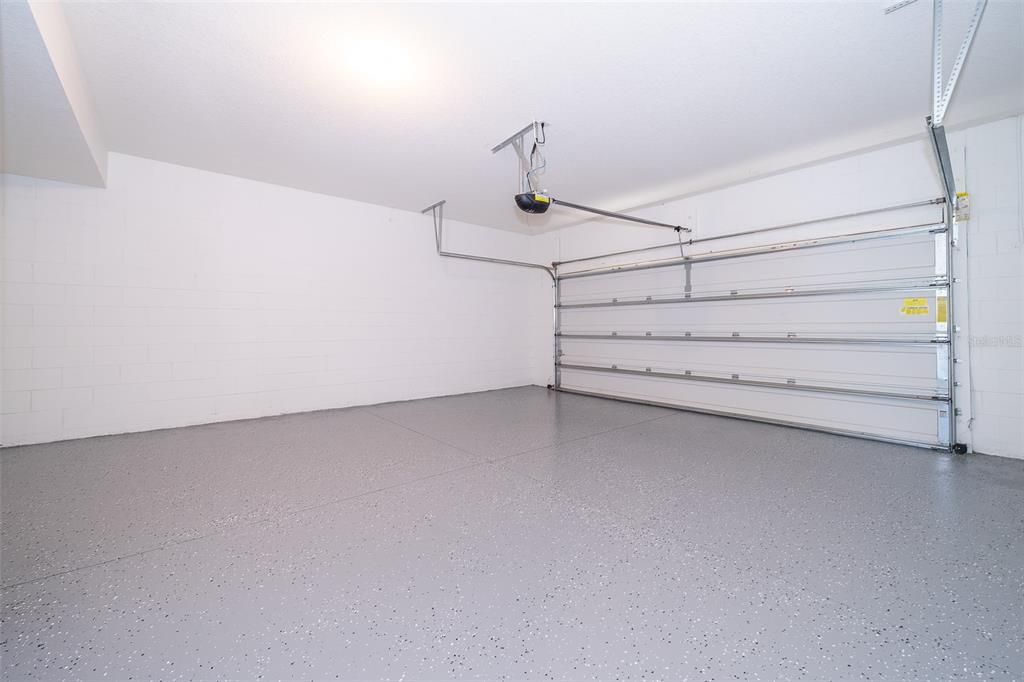 合同活跃: $2,100 (4 贝兹, 2 浴室, 2414 平方英尺)