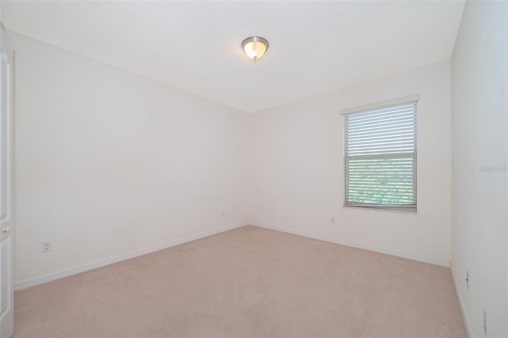 合同活跃: $2,100 (4 贝兹, 2 浴室, 2414 平方英尺)