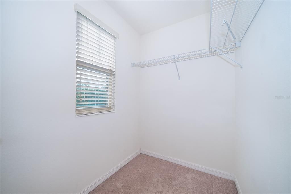 合同活跃: $2,100 (4 贝兹, 2 浴室, 2414 平方英尺)