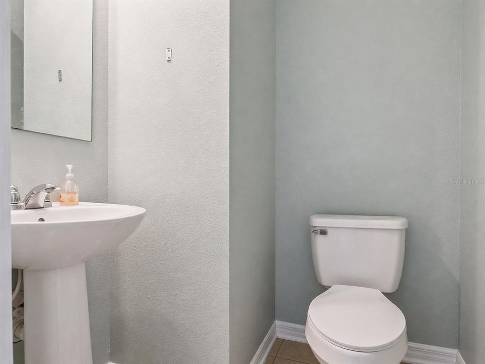 Activo con contrato: $344,999 (3 camas, 2 baños, 2099 Pies cuadrados)