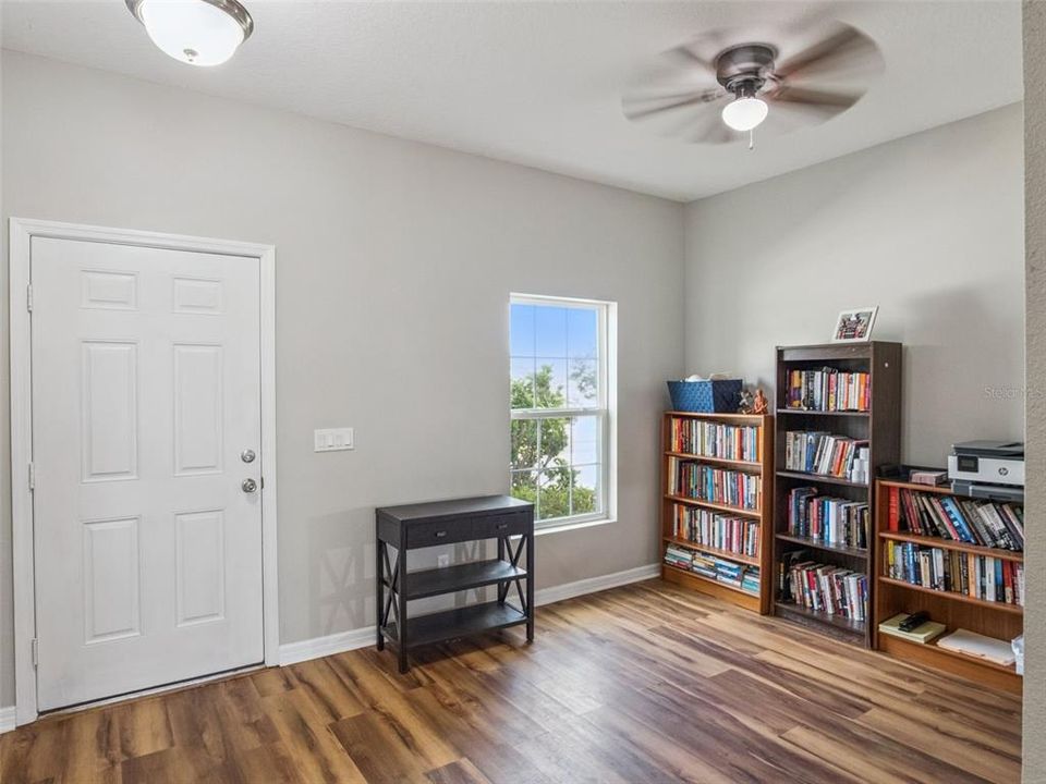 Activo con contrato: $344,999 (3 camas, 2 baños, 2099 Pies cuadrados)