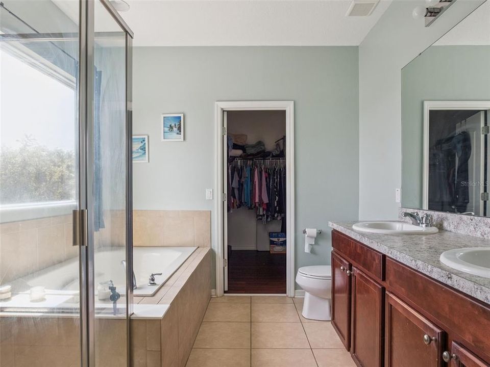 Activo con contrato: $344,999 (3 camas, 2 baños, 2099 Pies cuadrados)