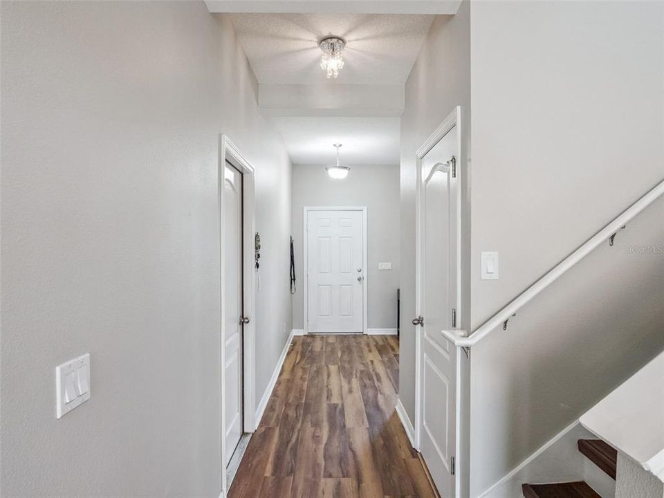 Activo con contrato: $344,999 (3 camas, 2 baños, 2099 Pies cuadrados)