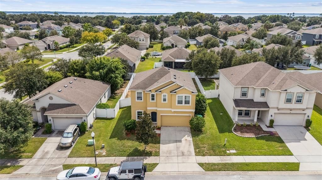 Activo con contrato: $344,999 (3 camas, 2 baños, 2099 Pies cuadrados)