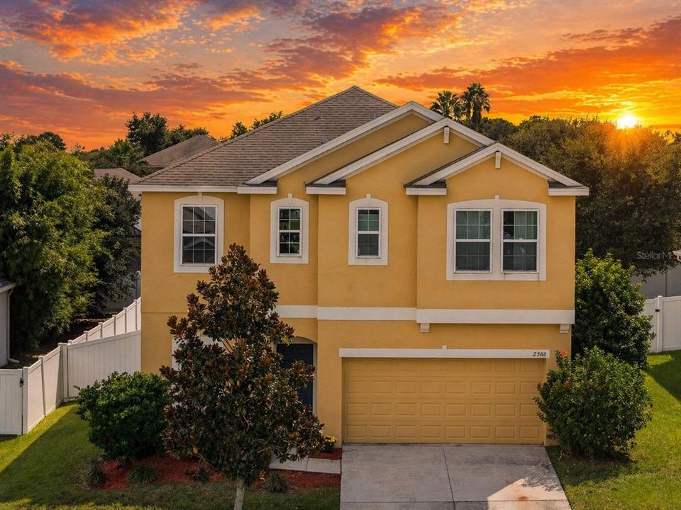Activo con contrato: $344,999 (3 camas, 2 baños, 2099 Pies cuadrados)