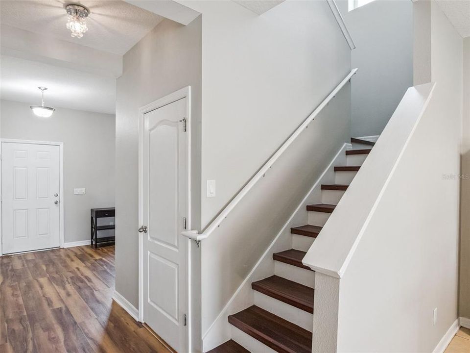 Activo con contrato: $344,999 (3 camas, 2 baños, 2099 Pies cuadrados)