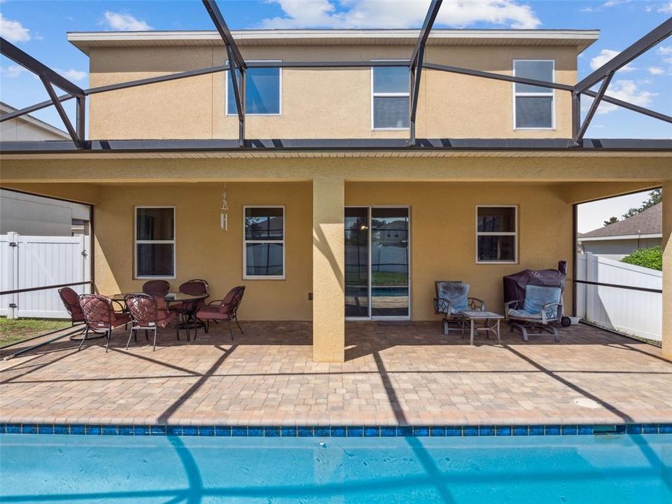 Activo con contrato: $344,999 (3 camas, 2 baños, 2099 Pies cuadrados)