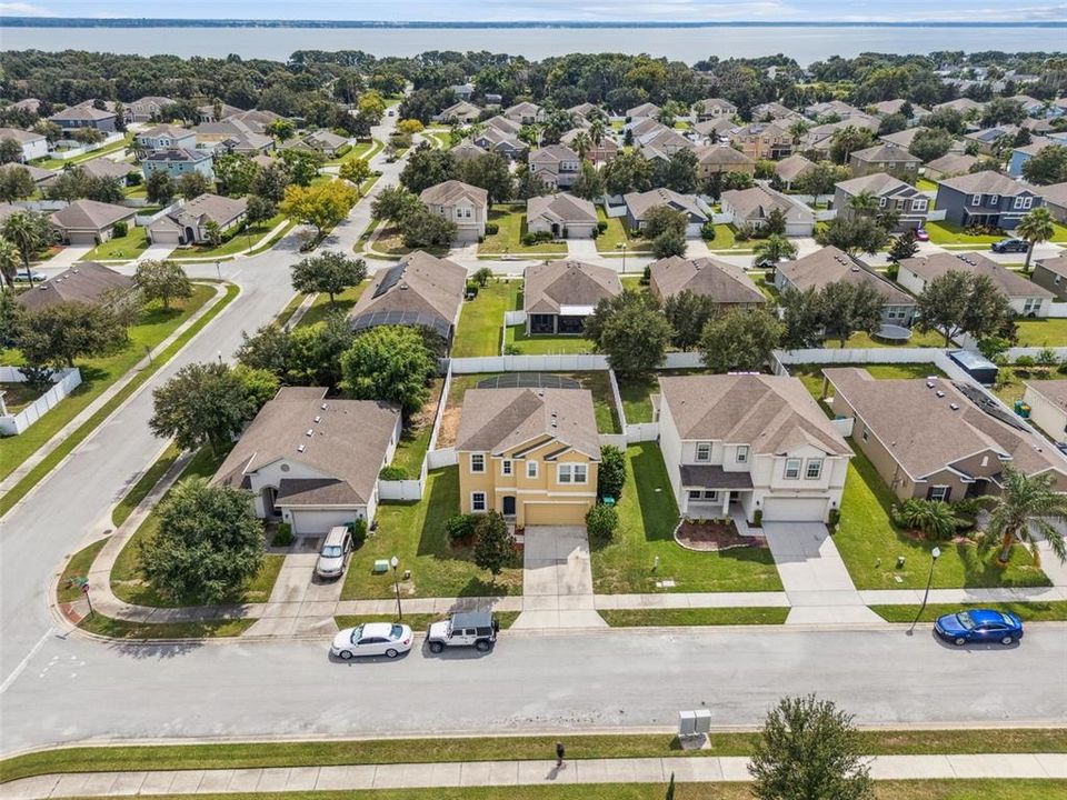 Activo con contrato: $344,999 (3 camas, 2 baños, 2099 Pies cuadrados)