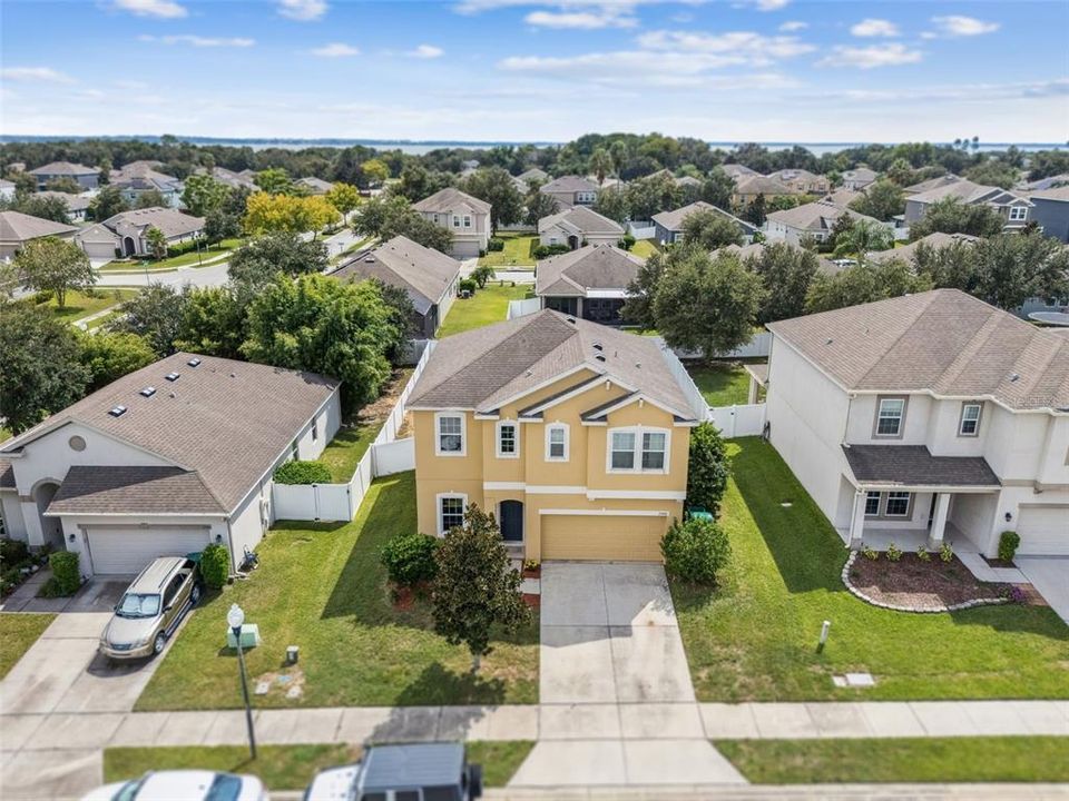 Activo con contrato: $344,999 (3 camas, 2 baños, 2099 Pies cuadrados)