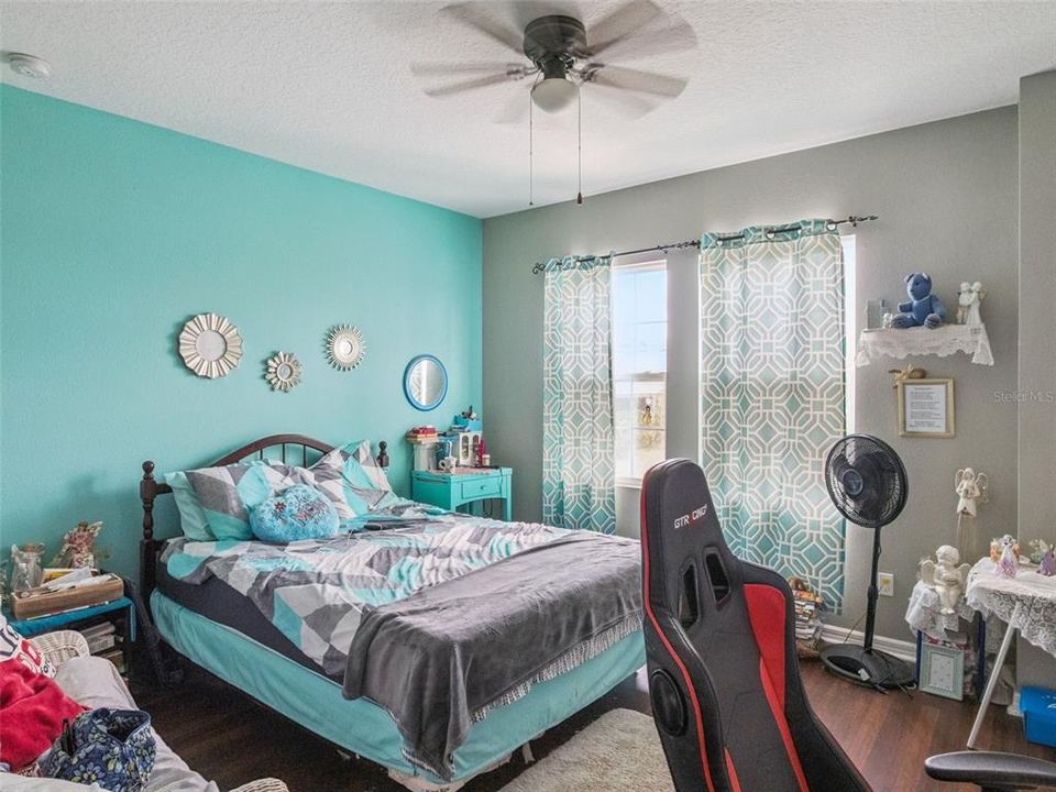 Activo con contrato: $344,999 (3 camas, 2 baños, 2099 Pies cuadrados)