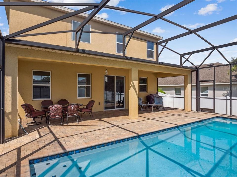 Activo con contrato: $344,999 (3 camas, 2 baños, 2099 Pies cuadrados)