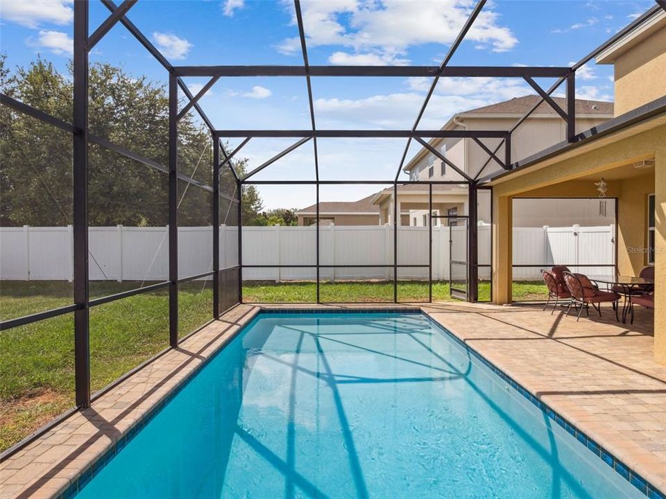 Activo con contrato: $344,999 (3 camas, 2 baños, 2099 Pies cuadrados)