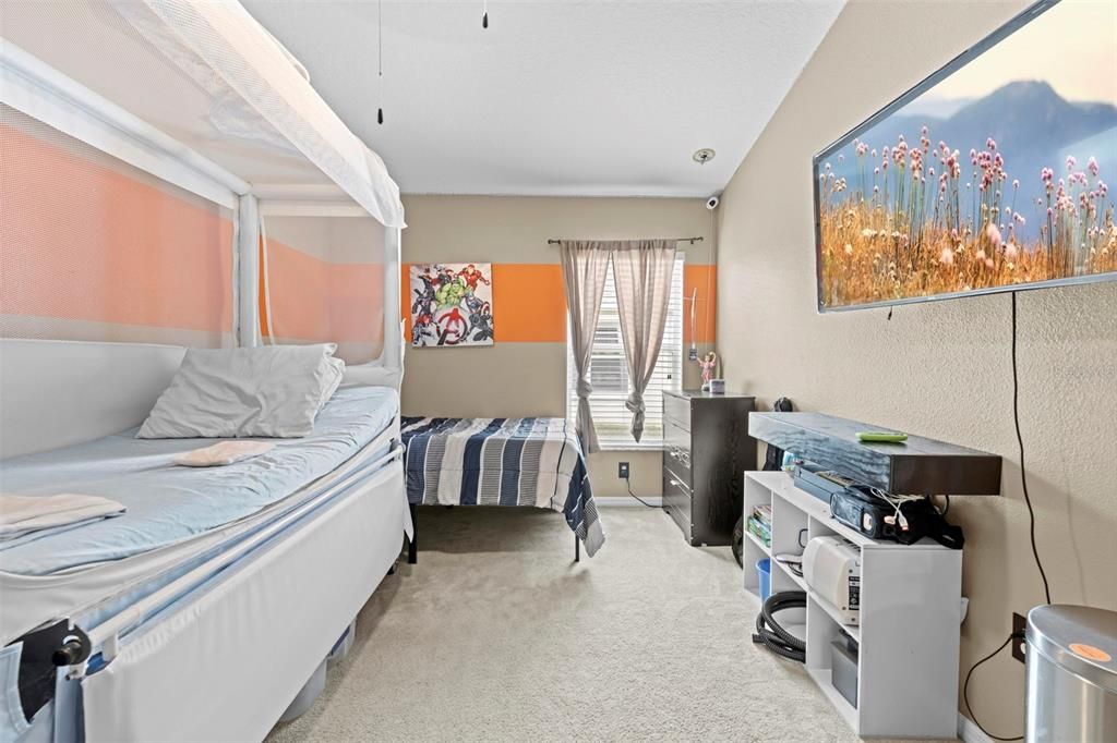 For Sale: $349,900 (4 beds, 2 baths, 1971 Square Feet)