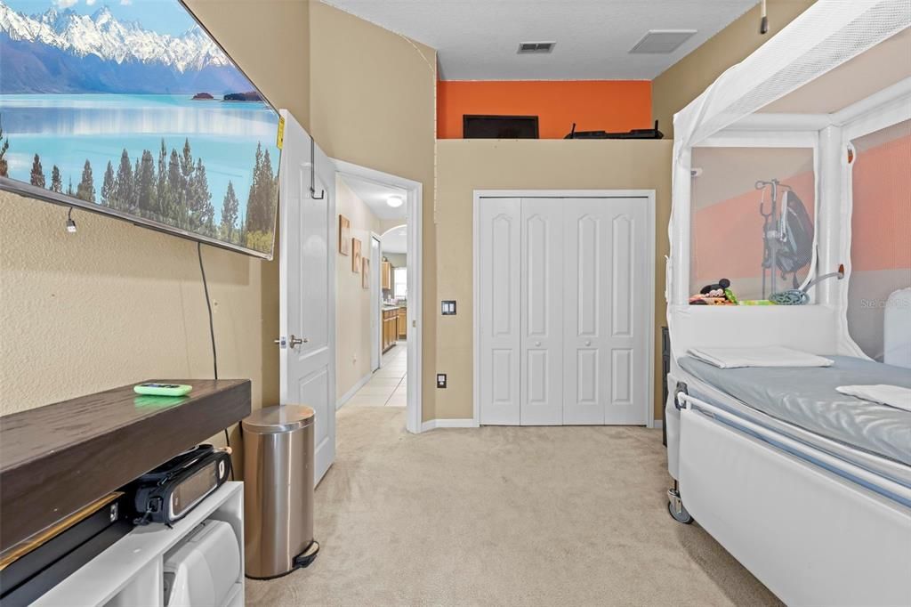 For Sale: $349,900 (4 beds, 2 baths, 1971 Square Feet)