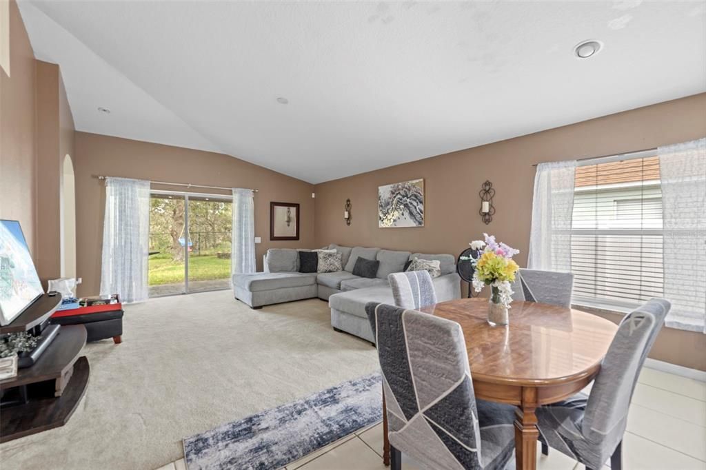 For Sale: $349,900 (4 beds, 2 baths, 1971 Square Feet)