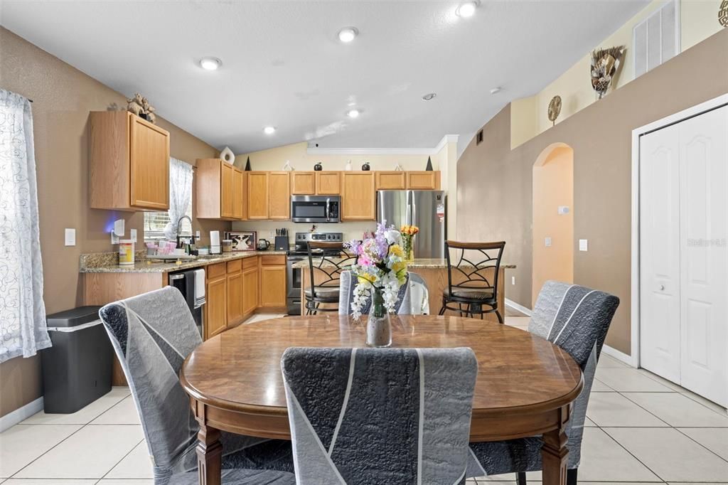 For Sale: $349,900 (4 beds, 2 baths, 1971 Square Feet)