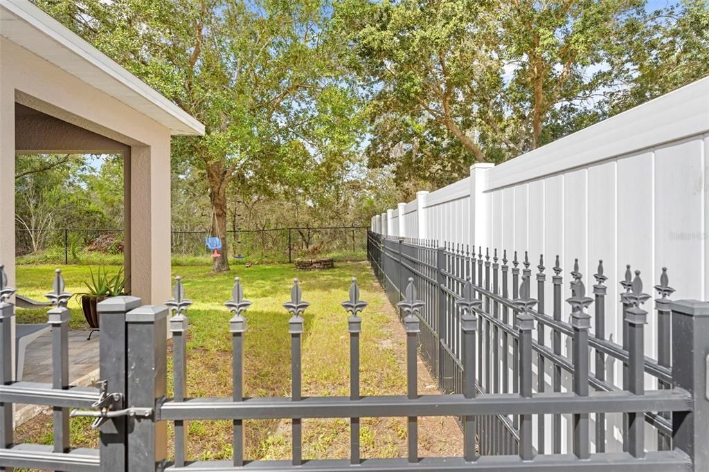 For Sale: $349,900 (4 beds, 2 baths, 1971 Square Feet)