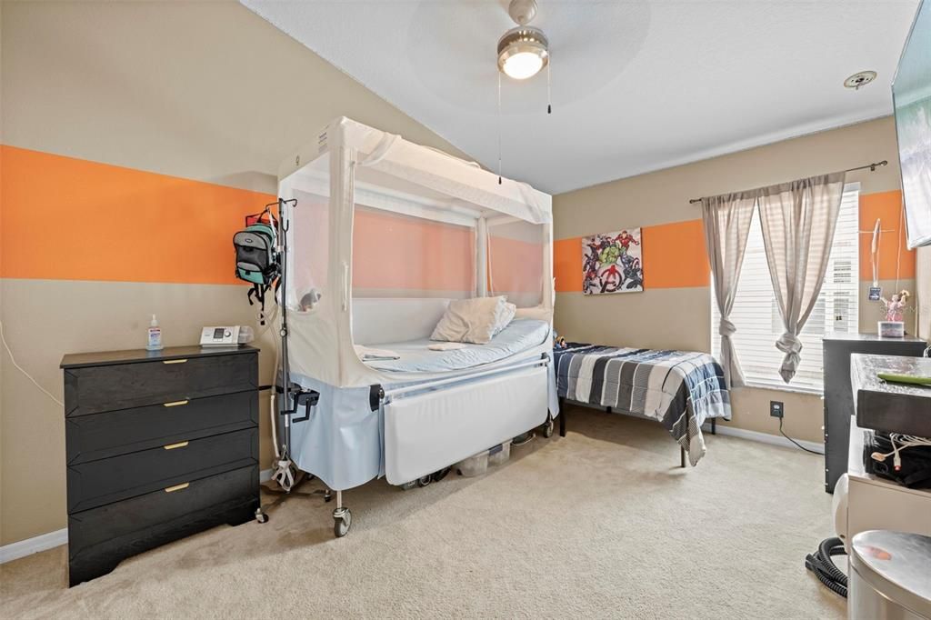 For Sale: $349,900 (4 beds, 2 baths, 1971 Square Feet)