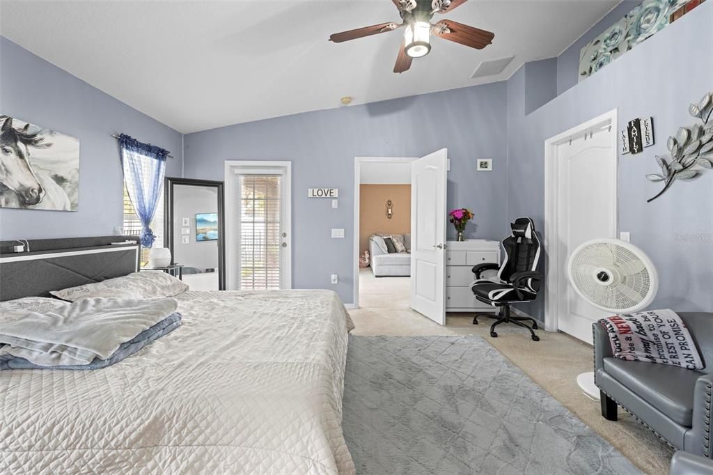 For Sale: $349,900 (4 beds, 2 baths, 1971 Square Feet)