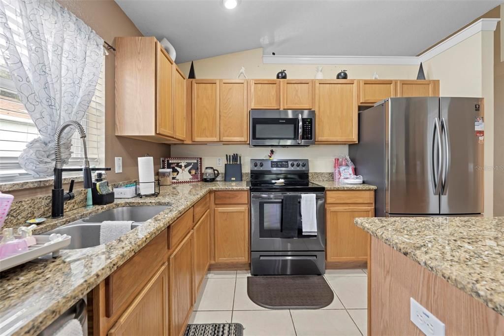 For Sale: $349,900 (4 beds, 2 baths, 1971 Square Feet)