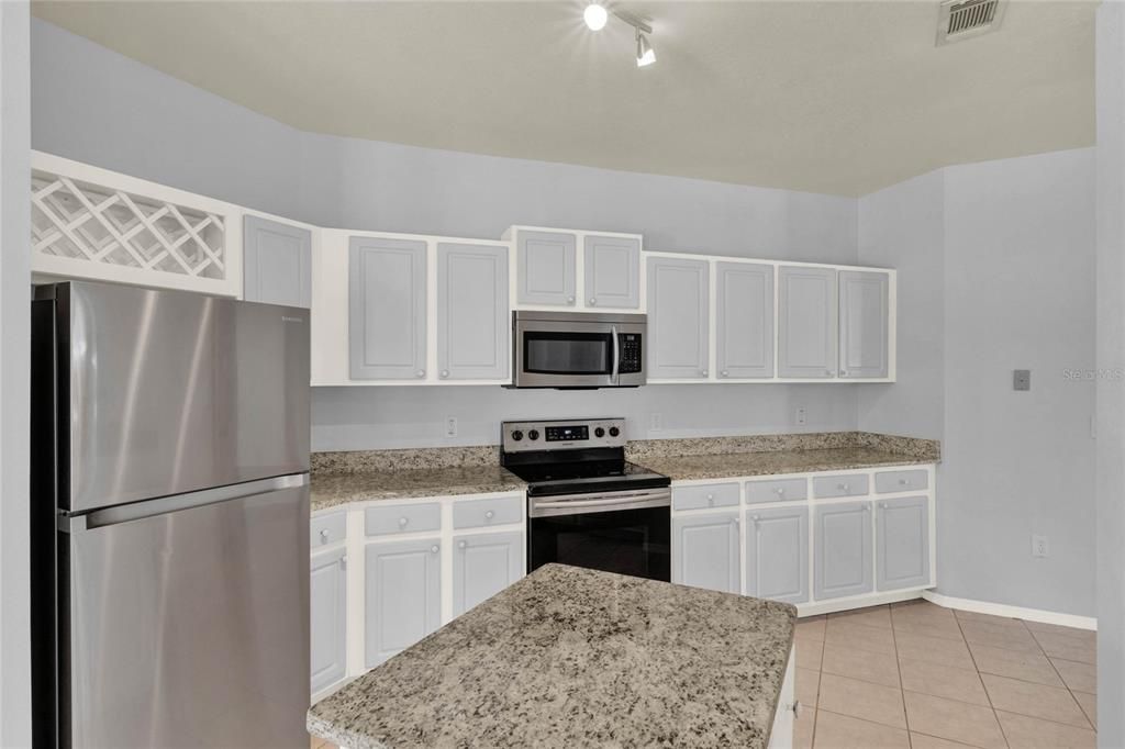 На продажу: $265,000 (2 спален, 2 ванн, 1478 Квадратных фут)