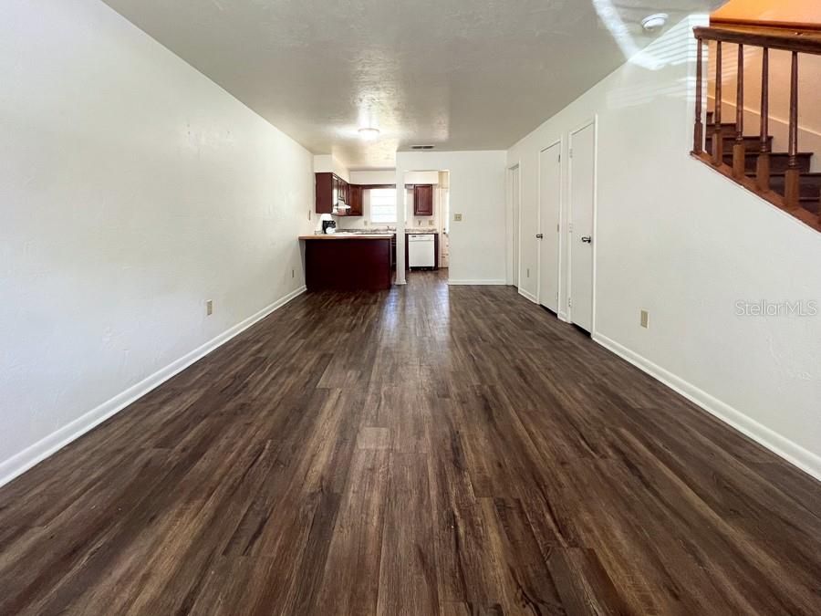 For Rent: $1,150 (2 beds, 1 baths, 1072 Square Feet)