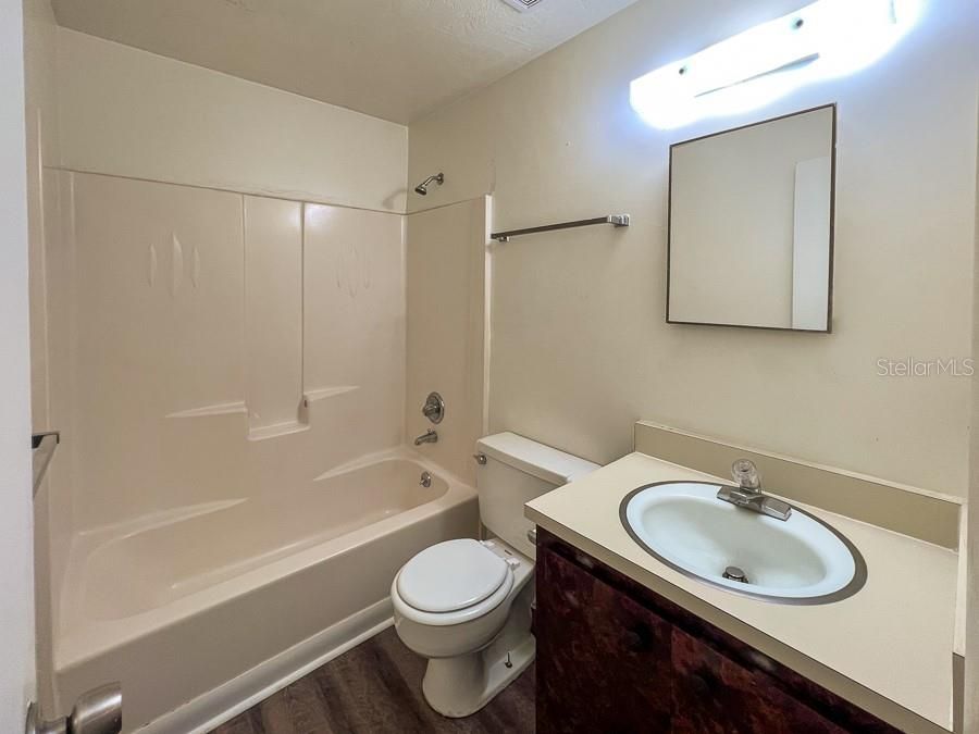 For Rent: $1,150 (2 beds, 1 baths, 1072 Square Feet)