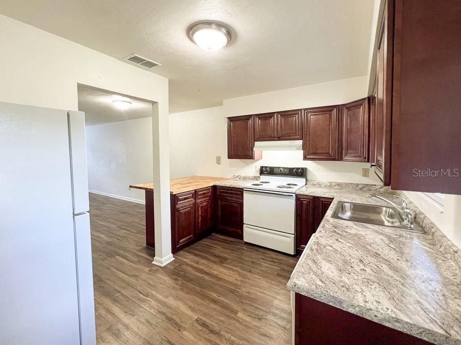 For Rent: $1,150 (2 beds, 1 baths, 1072 Square Feet)