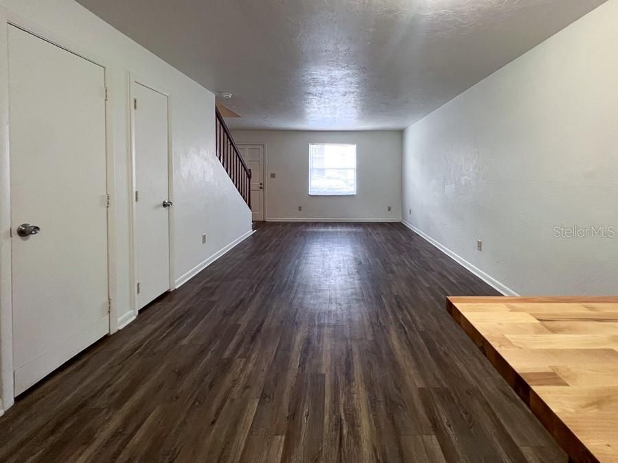 For Rent: $1,150 (2 beds, 1 baths, 1072 Square Feet)