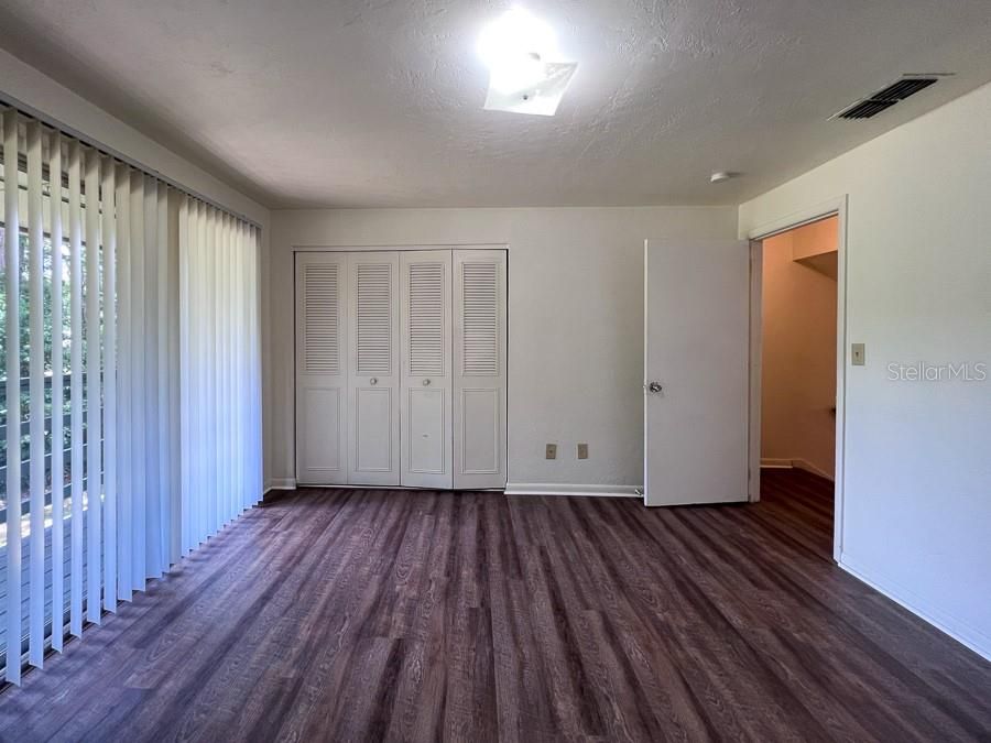 For Rent: $1,150 (2 beds, 1 baths, 1072 Square Feet)