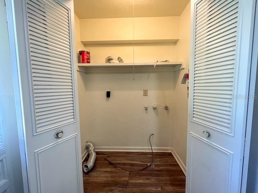 For Rent: $1,150 (2 beds, 1 baths, 1072 Square Feet)