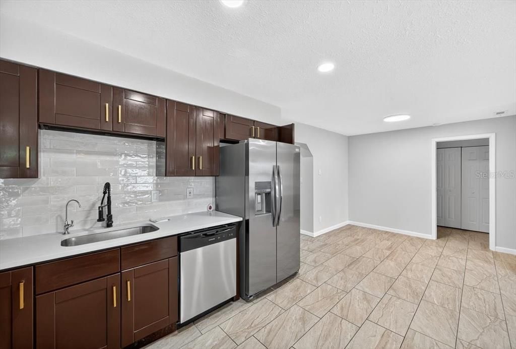 For Sale: $399,900 (4 beds, 2 baths, 2506 Square Feet)