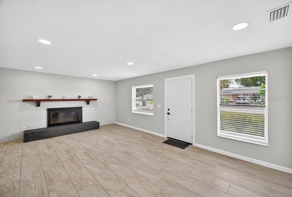 For Sale: $399,900 (4 beds, 2 baths, 2506 Square Feet)